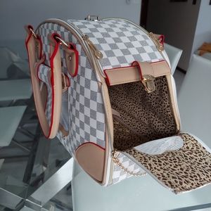 Pet carrier